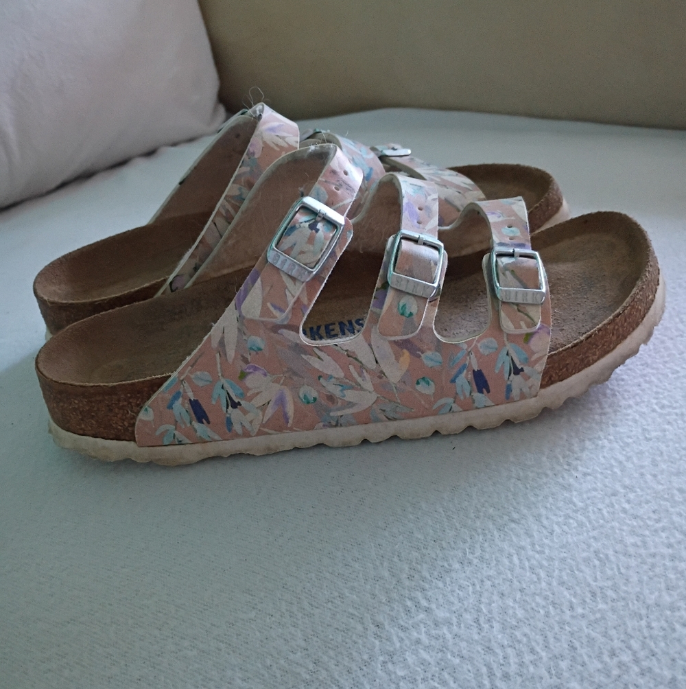 Birkenstock Floral Print Three-Strap Slide Sandals in Pastel.very Good Condition - Picture 5 of 13